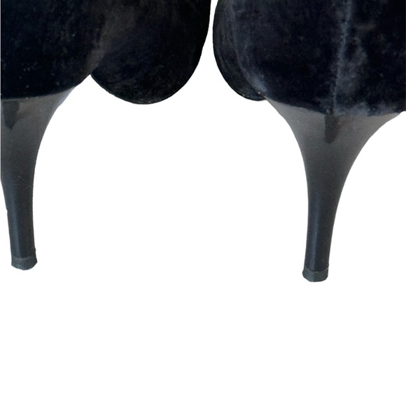 White House Black Market Crush Velvet High Heels - Picture 2 of 6